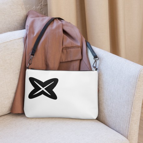 Bolso blanco con símbolo MAXMUND negro