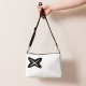 Bolso blanco con símbolo MAXMUND negro
